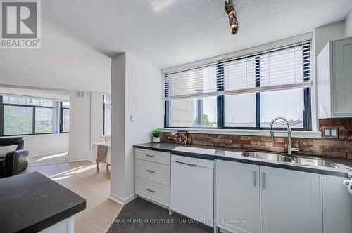 Modern kitchen with lake views. - 301 - 250 Queens Quay W, Toronto, ON 
