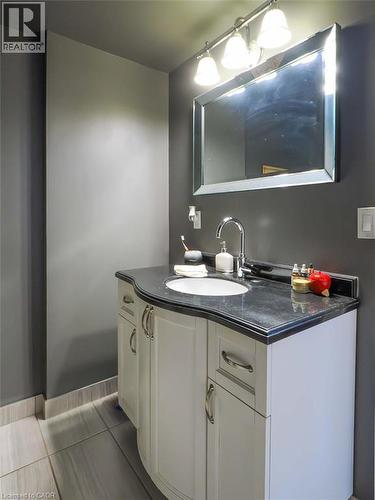 Upstairs bathroom off primary bedroom - 1635 Lakeshore Road, Clear Creek, ON 