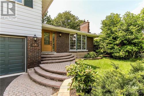 570 DUFF CRESCENT , Ottawa, Ontario K1J 7C5 2