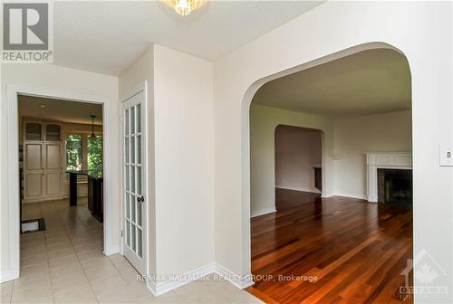570 DUFF CRESCENT , Ottawa, Ontario K1J 7C5 3
