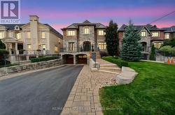 126 HILLVIEW ROAD Aurora, ON L4G 2M5