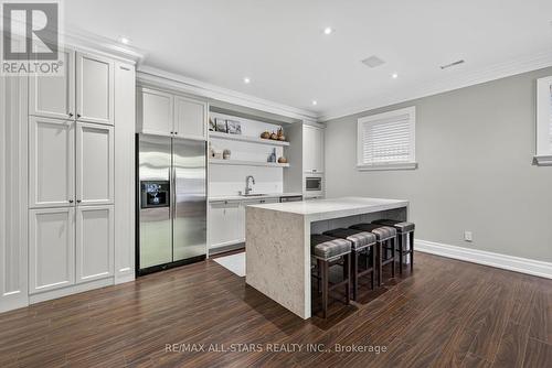 126 Hillview Road, Aurora, ON 