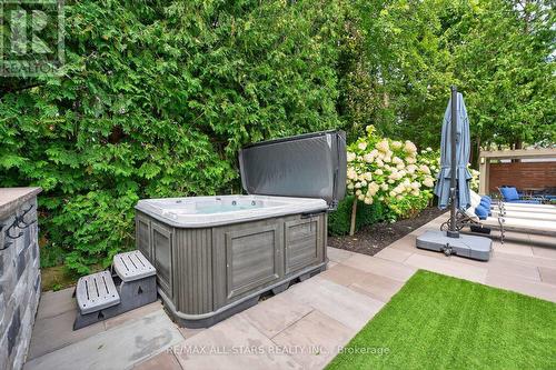 126 Hillview Road, Aurora, ON 