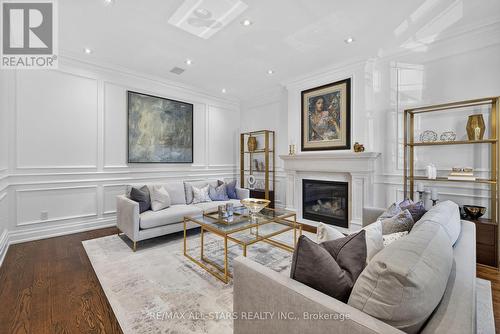 126 Hillview Road, Aurora, ON 