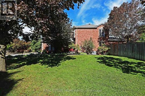 Large Sideyard - 3332 Forrestdale Circle, Mississauga, ON 