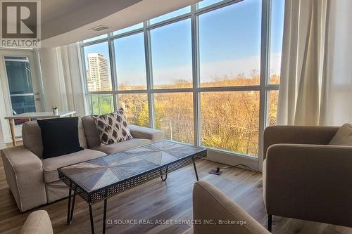 611 - 219 FORT YORK BOULEVARD , Toronto, Ontario M5V 1B1 2