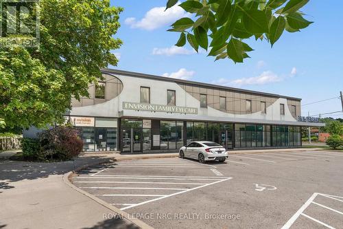 220 - 411 LAKE STREET , St. Catharines (Lakeport), Ontario L2N 4H5 3