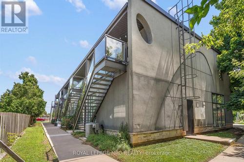 220 - 411 LAKE STREET , St. Catharines (Lakeport), Ontario L2N 4H5 5