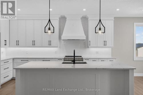 Perfect Entertaining Kitchen - 48 Mctavish Crescent, Huron-Kinloss, ON 