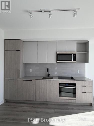 611 - 1185 DUPONT STREET , Toronto, Ontario M6H 0G5 3