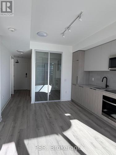 611 - 1185 DUPONT STREET , Toronto, Ontario M6H 0G5 5