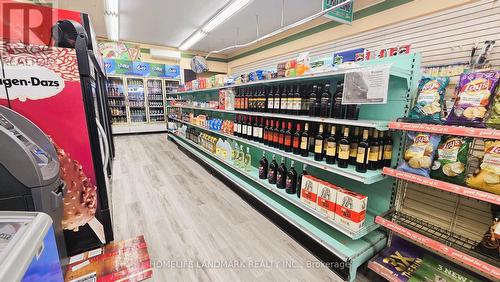 550 Sheppard Avenue W, Toronto, ON 