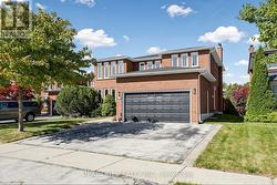 1213 ROSETHORNE ROAD Oakville, ON L6M 1H5