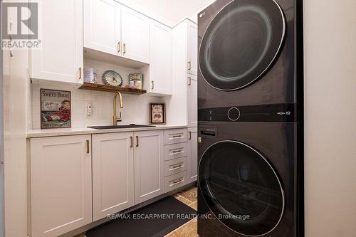 381 Woodworth Court, Hamilton, ON 