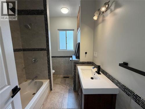 279 MITTON STREET South , Sarnia, Ontario N7T 3E4 3