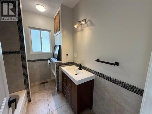 279 MITTON STREET South , Sarnia, Ontario N7T 3E4 4