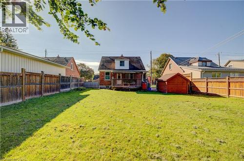 Expansive grassy yard with wood fencing - 174 Bridgeport Road E, Waterloo, ON 
