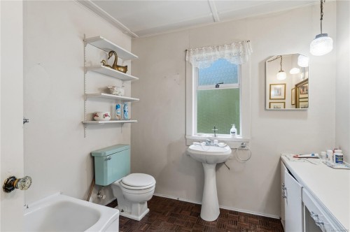 6110 Island Hwy West, Qualicum Beach, BC 