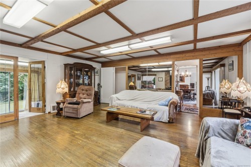 6110 Island Hwy West, Qualicum Beach, BC 