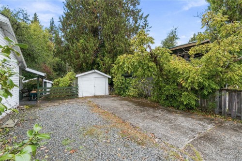 6110 Island Hwy West, Qualicum Beach, BC 