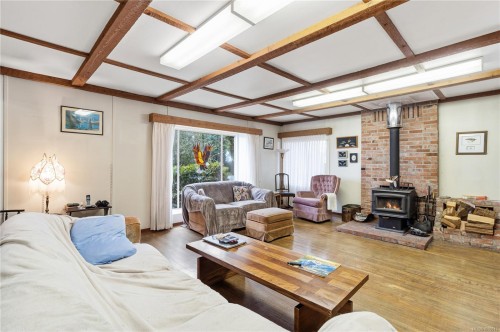 6110 Island Hwy West, Qualicum Beach, BC 