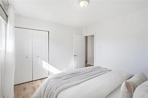 1 Echo Bay, Winnipeg, MB 