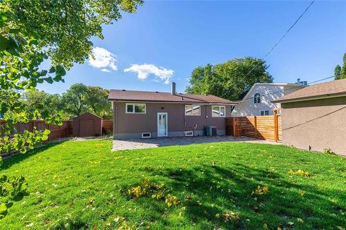 1 Echo Bay, Winnipeg, MB 