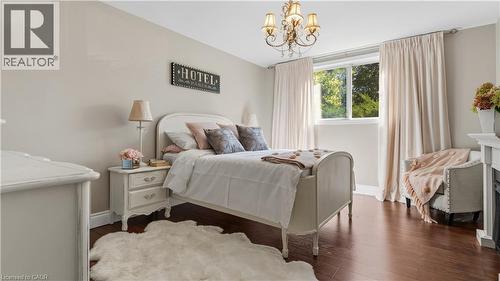 517 Rosedale Crescent, Burlington, ON 