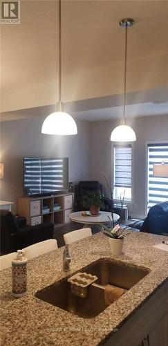 78 PONDCLIFFE DRIVE , Kitchener, Ontario N2R 0B4 4