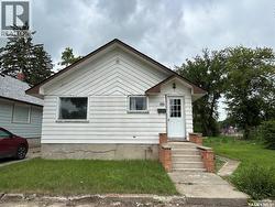 806 5th AVENUE SW Moose Jaw, SK S6H 5W3