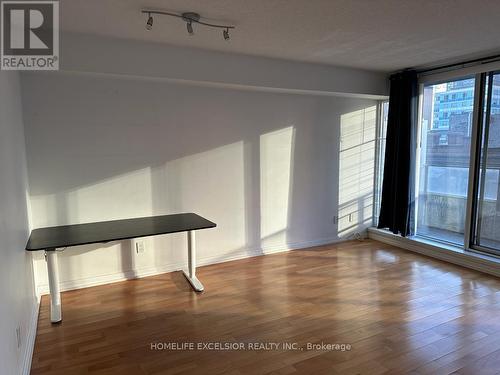 632 - 111 ELIZABETH STREET , Toronto, Ontario M5G 1P7 3