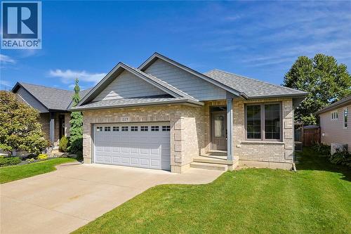 229 MEADOWLARK LANE , Sarnia, Ontario N7S 0B6 2