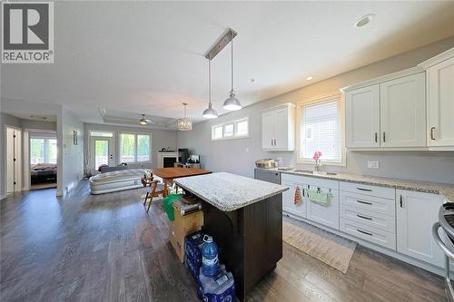 229 MEADOWLARK LANE , Sarnia, Ontario N7S 0B6 4