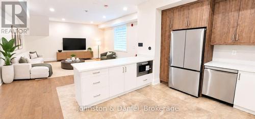 202 - 2579 YONGE STREET , Toronto, Ontario M4P 2J1 4