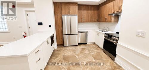 202 - 2579 YONGE STREET , Toronto, Ontario M4P 2J1 5