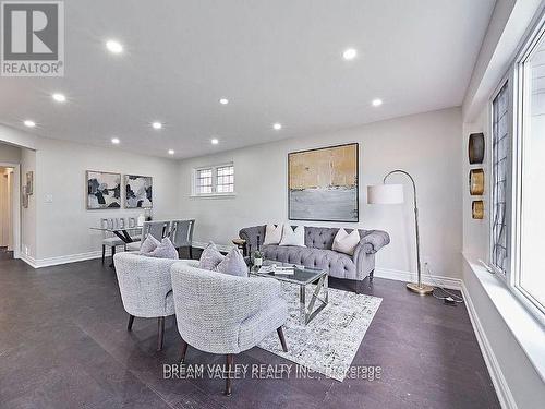 MAIN - 24 GABLE PLACE , Toronto, Ontario M1P 4J8 4