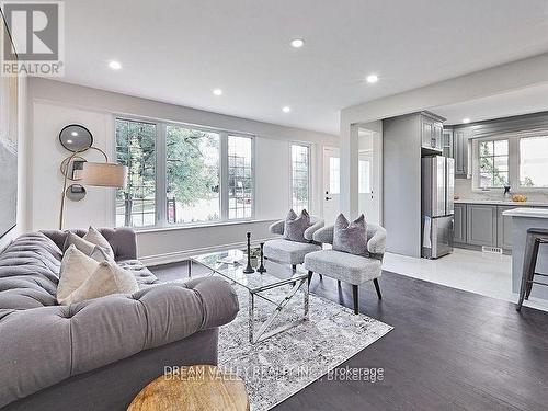 MAIN - 24 GABLE PLACE , Toronto, Ontario M1P 4J8 5