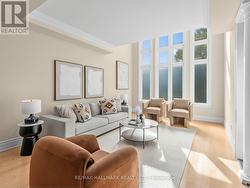 8 RIDGLEY COURT  Richmond Hill, ON L4B 4N3