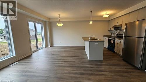 395 BENNINGER Drive , Kitchener, Ontario N2E 0K1 2