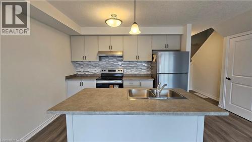 395 BENNINGER Drive , Kitchener, Ontario N2E 0K1 3