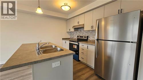 395 BENNINGER Drive , Kitchener, Ontario N2E 0K1 4