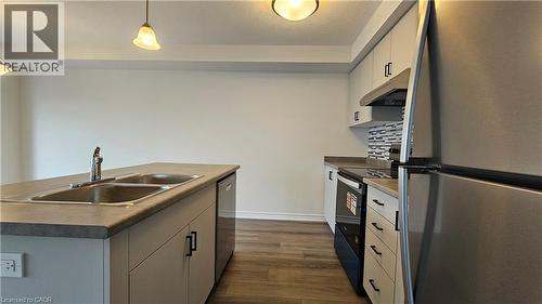 395 BENNINGER Drive , Kitchener, Ontario N2E 0K1 5