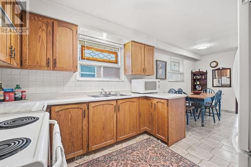 4 Warlingham Court, Toronto, ON 
