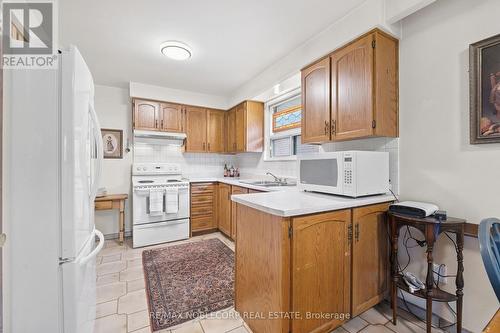 4 Warlingham Court, Toronto, ON 