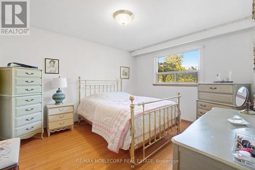 4 Warlingham Court, Toronto, ON 