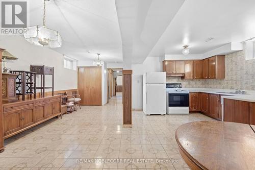 4 Warlingham Court, Toronto, ON 