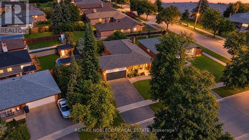 4 Warlingham Court, Toronto, ON 