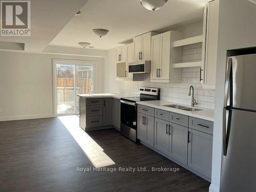UNIT 2 - 279 HUMBER AVENUE , Oshawa (McLaughlin), Ontario L1J 2T3 2