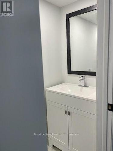 UNIT 2 - 279 HUMBER AVENUE , Oshawa (McLaughlin), Ontario L1J 2T3 3