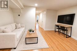 L.L. - 104 RANKIN CRESCENT Toronto, ON M6P 4G6